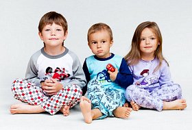 Универсальная одежда для детей: трикотажные костюмы для дома